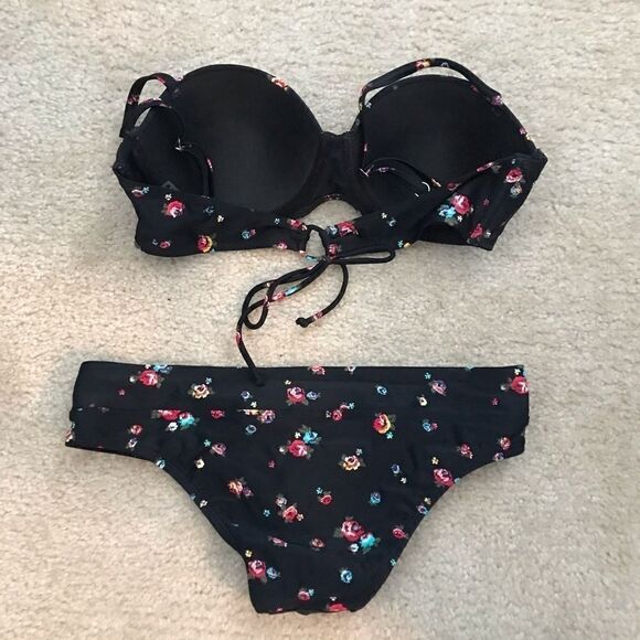 Vintage Y2K ROXY Floral print bikini top and bottom. - Picture 2 of 4
